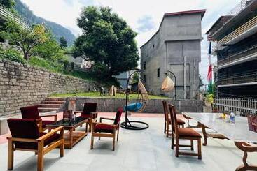 هتل Urban Tadka Guest House
