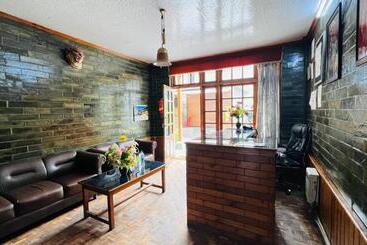 هتل Urban Tadka Guest House