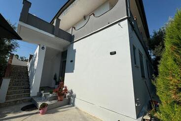 پانسیون Aloju Rooms