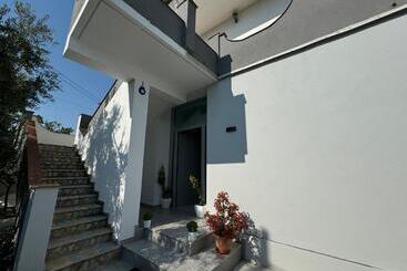 پانسیون Aloju Rooms
