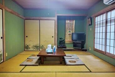 پانسیون Guesthouse Naruto Ohenro ゲストハウス鳴門 おへんろ
