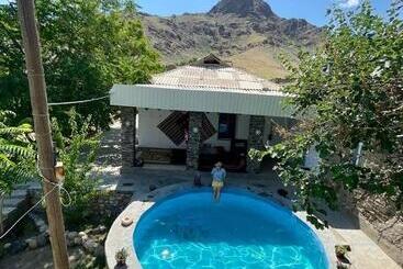 פנסיון Nosir Guesthouse