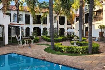Casa Grande Guest Lodge - Brits