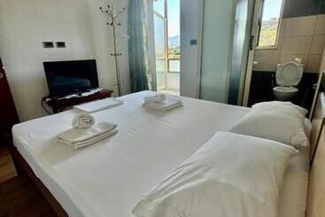 تختخواب و صبحانه Guest House Sofa