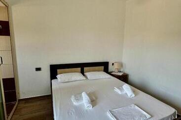 تختخواب و صبحانه Guest House Sofa