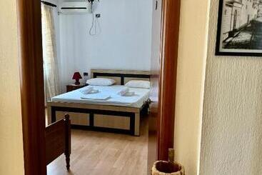تختخواب و صبحانه Guest House Sofa
