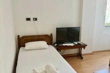 تختخواب و صبحانه Guest House Sofa
