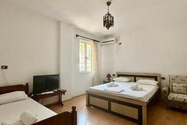 تختخواب و صبحانه Guest House Sofa