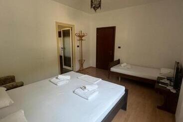 تختخواب و صبحانه Guest House Sofa