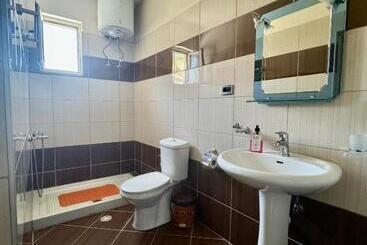 تختخواب و صبحانه Guest House Sofa