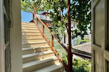 تختخواب و صبحانه Guest House Sofa