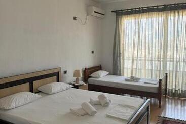 تختخواب و صبحانه Guest House Sofa