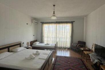 تختخواب و صبحانه Guest House Sofa