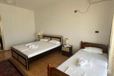 تختخواب و صبحانه Guest House Sofa