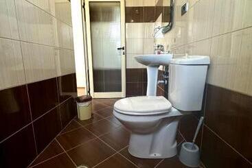 تختخواب و صبحانه Guest House Sofa