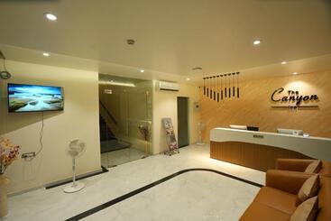 هتل The Canyon Inn