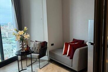 هتل The Edge Central Pattaya เอดจ์ เซ็นทรัล พัทยากลาง