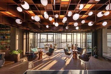 هتل The Edge Central Pattaya เอดจ์ เซ็นทรัล พัทยากลาง
