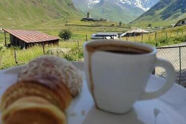 پانسیون Guest House Cafe Nita