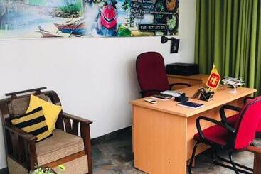پانسیون Sri White Villa Airport Boutique