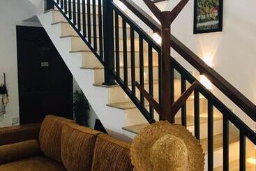 پانسیون Sri White Villa Airport Boutique
