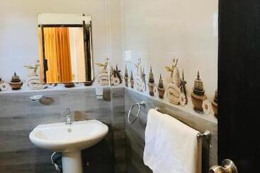 پانسیون Sri White Villa Airport Boutique