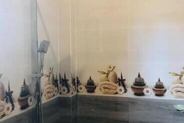 پانسیون Sri White Villa Airport Boutique