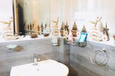 پانسیون Sri White Villa Airport Boutique