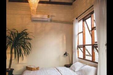 تختخواب و صبحانه เผลอสุขใจ Cafe And Bad Plursukjai