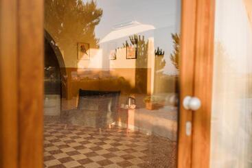 تختخواب و صبحانه Casa Mavàl