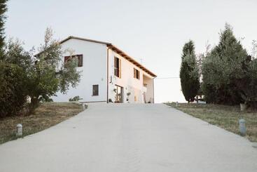 تختخواب و صبحانه Casa Mavàl