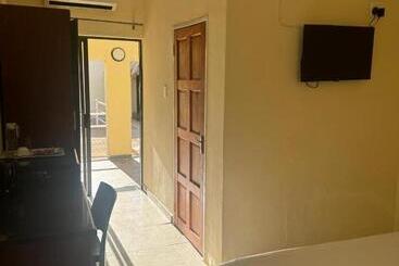 تختخواب و صبحانه Jakaranda Guest House