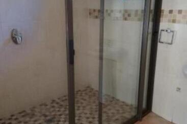 تختخواب و صبحانه Jakaranda Guest House
