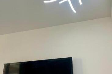تختخواب و صبحانه Room 24