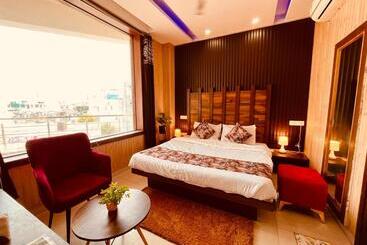 Pearl Grand Family Hotel Feel Like Home - Zirakpur