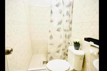 هتل Daily Travellers Inn & Suites
