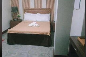 هتل Daily Travellers Inn & Suites