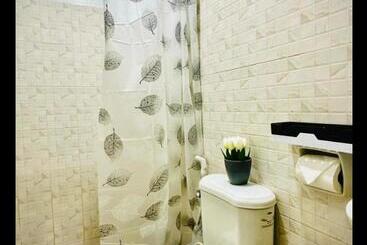 هتل Daily Travellers Inn & Suites