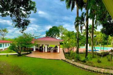 هتل Finca Campestre La Carolina