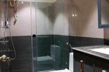 هتل Lumis Studio Apartment
