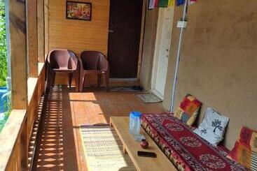 هتل Muse Meadow Huts & Homestay