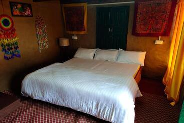 هتل Muse Meadow Huts & Homestay