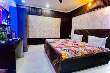هتل Nizamuddin Fab