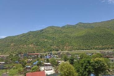 مُتل Laliguras Hotel And Lodge