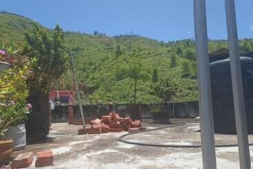 مُتل Laliguras Hotel And Lodge