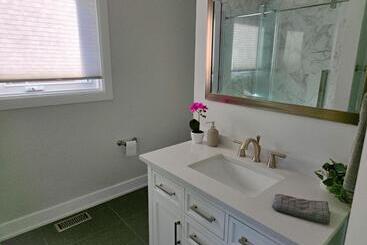 پانسیون Byward Market Luxury Guesthouse