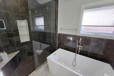 پانسیون Byward Market Luxury Guesthouse