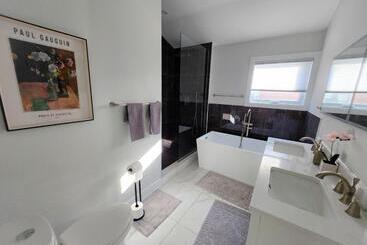 پانسیون Byward Market Luxury Guesthouse