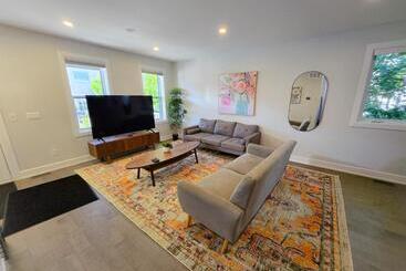 پانسیون Byward Market Luxury Guesthouse
