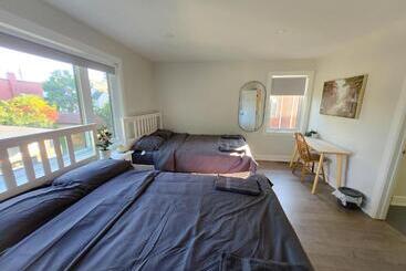 پانسیون Byward Market Luxury Guesthouse